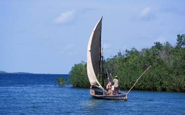 Thumbnail of People crossing by dhow from the island Kilwa Kisiwani to the mainland