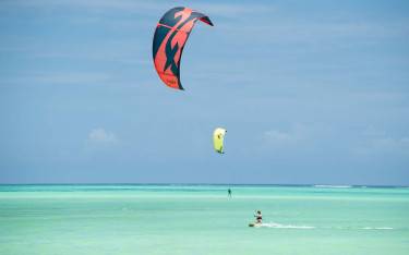 Kitesurfing