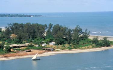 Thumbnail of Dhow arriving at Pangani
