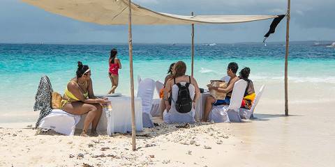 6-Day Zanzibar Beach & North Tanzania Safari Experience